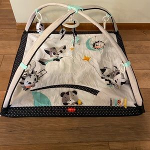 Tiny Love Magical Tales Black & White play gym